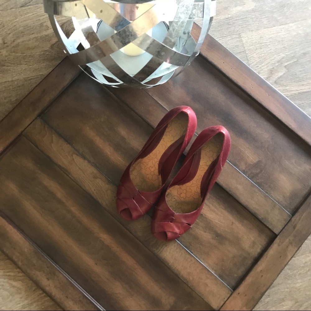Kenneth Cole Reaction Wedge Peep Toe Heels Size 8